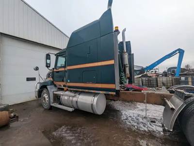 Mack Vision CXN613 Sleeper Fairing for a 2005 Mack CXN613