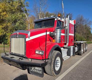 Kenworth T800 Tri Axle Sleeper Semi Truck - Cummins 550HP, 18 Speed Manual