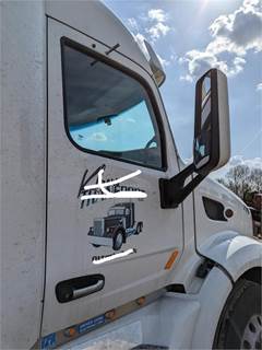 Peterbilt 579 Sleeper Semi Truck