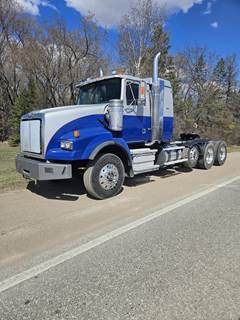 Western Star 4900 Tri Axle Sleeper Semi Truck - 28" Flat Top Sleeper, Detroit 505HP, 18 Speed Manual