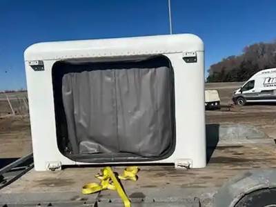 Peterbilt 389 Sleeper