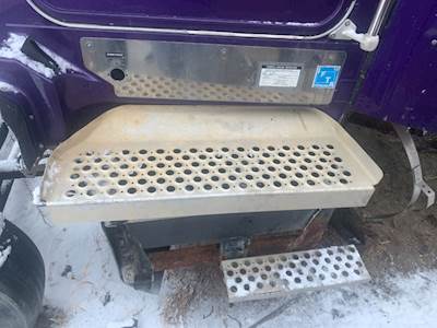 Kenworth T600 Right Step