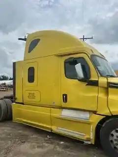 Freightliner Cascadia Tank Fairing