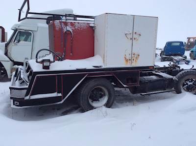 Nice Fuel Tank Flat Bed Service Body With Large Storage Box For 2 Ton Single