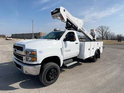 Chevrolet 5500 Boom / Bucket Truck - 350HP