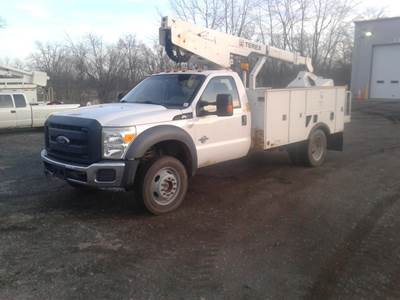 Ford F-550 Boom / Bucket Truck - 300HP