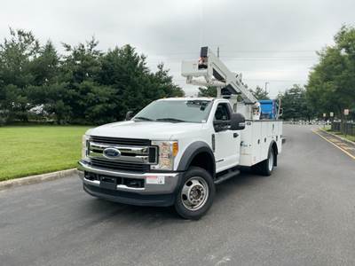 Ford F-550 Boom / Bucket Truck - 300HP