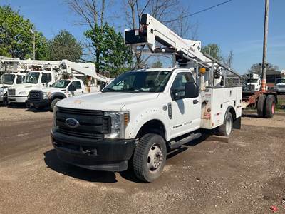 Ford F-550 Boom / Bucket Truck - 440HP