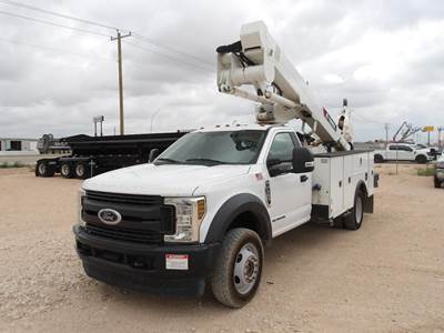 Ford F-550 Boom / Bucket Truck - 330HP