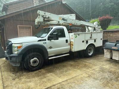 Ford F-550 Boom / Bucket Truck - 400HP