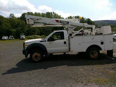 Ford F-550 Boom / Bucket Truck - 362HP