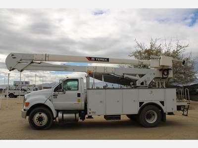 Ford F-750 Boom / Bucket Truck - 260HP