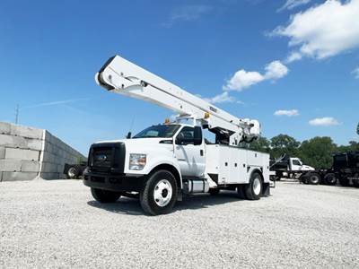Ford F-750 Boom / Bucket Truck - 300HP