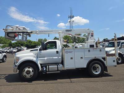Ford F-750 Boom / Bucket Truck - 270HP