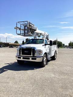 Ford F-750 Boom / Bucket Truck - 270HP