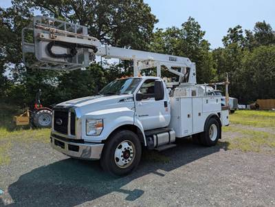 Ford F-750 Boom / Bucket Truck - 270HP