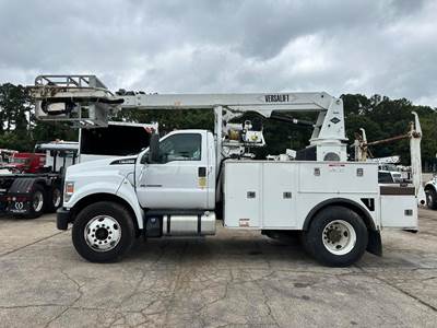 Ford F-750 Boom / Bucket Truck - 270HP