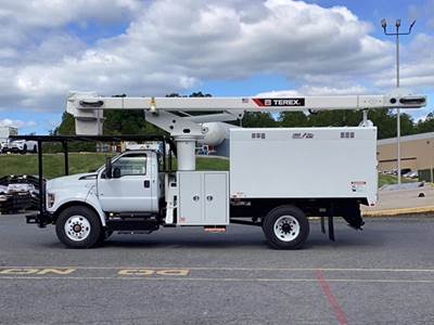 Ford F-750 Boom / Bucket Truck - 335HP