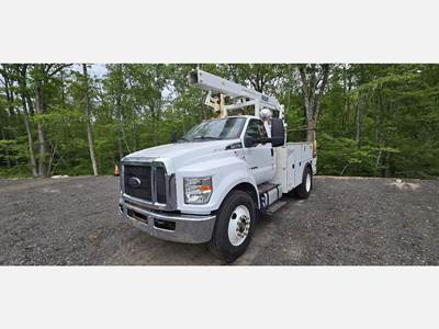 Ford F-750 Boom / Bucket Truck - 475HP