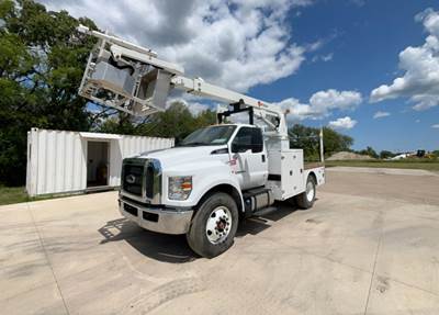 Ford F-750 Boom / Bucket Truck - 270HP