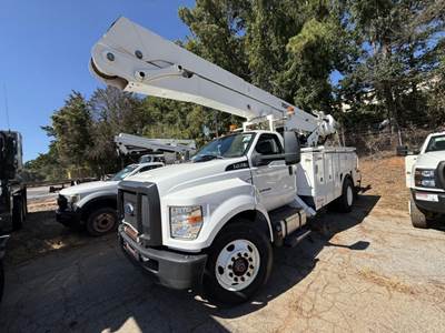 Ford F-750 Boom / Bucket Truck - 300HP
