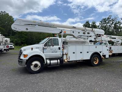 Ford F750 XL SD 4x2 Boom / Bucket Truck - 260HP