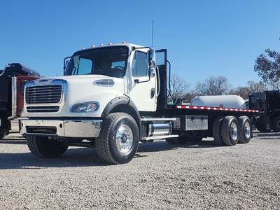FREIGHTLINER M2 Boom / Bucket Truck - 435HP, Auto