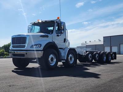 FREIGHTLINER M2 Boom / Bucket Truck - 450HP, Manual