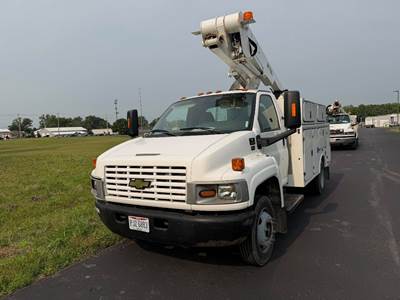 GMC C4500 Boom / Bucket Truck - 300HP