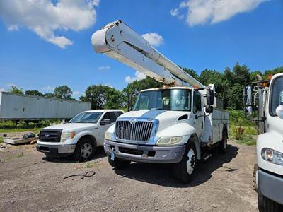 International 4300 Boom / Bucket Truck - 245HP