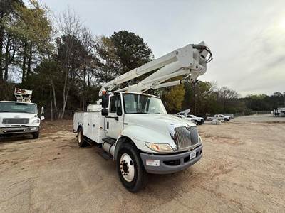 International 4300 Boom / Bucket Truck - 245HP