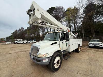 International 4300 Boom / Bucket Truck - 245HP