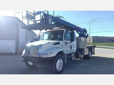International 4300 Boom / Bucket Truck - 245HP