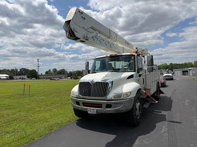 International 4300 Boom / Bucket Truck - 245HP