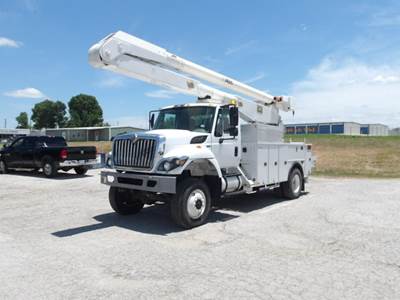 International 7300 Boom / Bucket Truck - 245HP