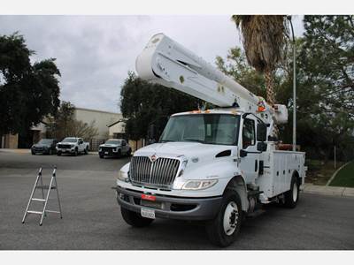 International MV607 Boom / Bucket Truck - 250HP