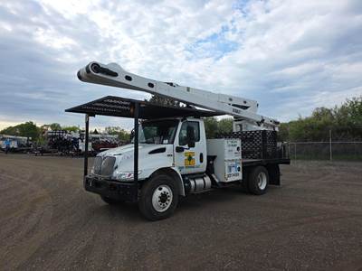 International MV607 Boom / Bucket Truck - 250HP