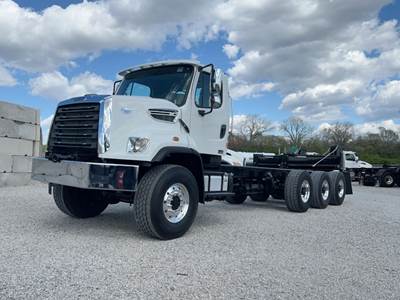 Freightliner 108SD Cab & Chassis Truck - Cummins, 350HP