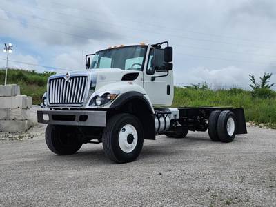 International 7300 Cab & Chassis Truck - Cummins, 250HP