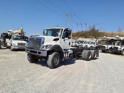 International 7400 Cab & Chassis Truck - Navistar, 330HP