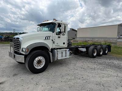 Mack Granite GU714 Cab & Chassis Truck - MP8 12.8L, 455HP