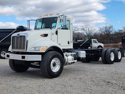 Peterbilt 348 Cab & Chassis Truck - Paccar, 330HP