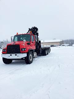 Freightliner 114SD Crane Truck - 450HP