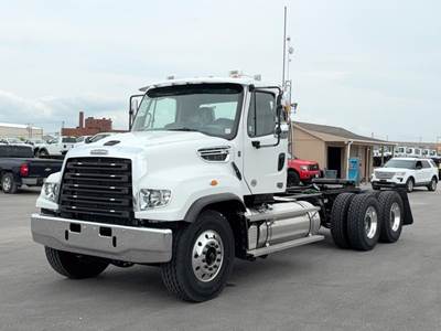 Freightliner 114SD Day Cab Truck - Detroit 525HP