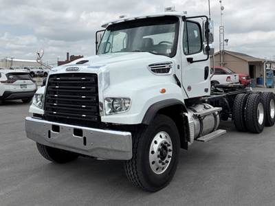 Freightliner 114SD Day Cab Truck - Detroit 525HP