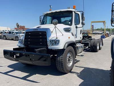 Freightliner 114SD Day Cab Truck - Cummins 475HP