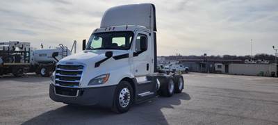 Freightliner Cascadia Day Cab Truck - Detroit 450HP