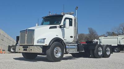 Kenworth T880 Day Cab Truck - Cummins 450HP