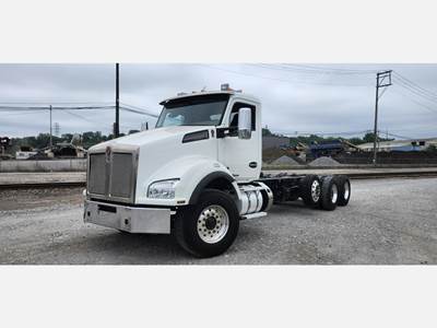 Kenworth T880 Day Cab Truck - Paccar 455HP