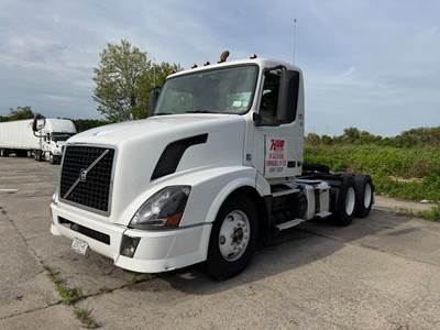 Volvo VNR64T Day Cab Truck - D13 12.8L 435HP